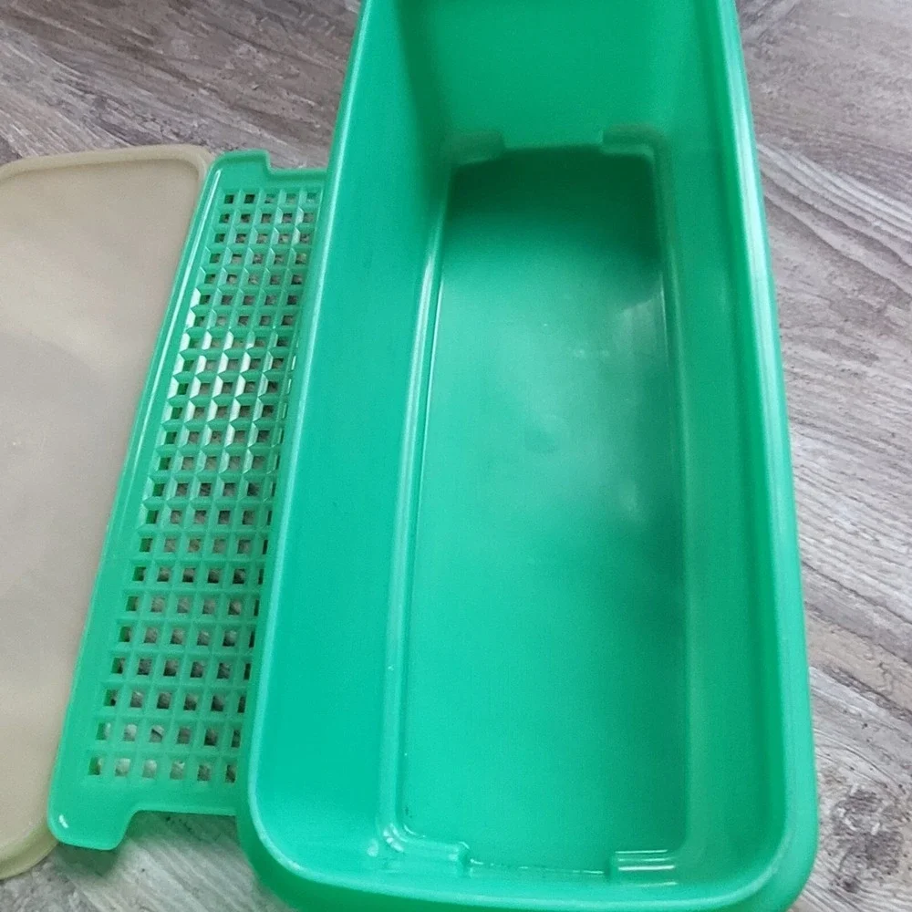 TUPPERWARE Bread Celery Vegetable Keeper Container Jadeite Green 782 892 Vintage